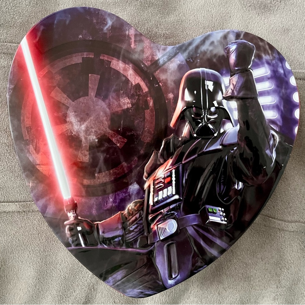 Star Wars Darth Vader Valentine's Day Heart-Shaped Candy Tin - EXCELLENT COND.